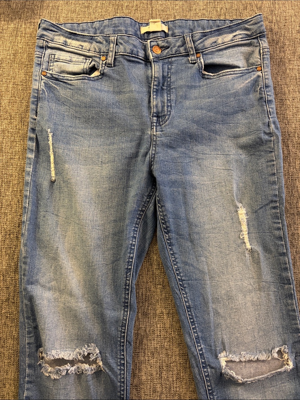 Forever 21 Women’s Blue Slim Straight Distressed Jeans